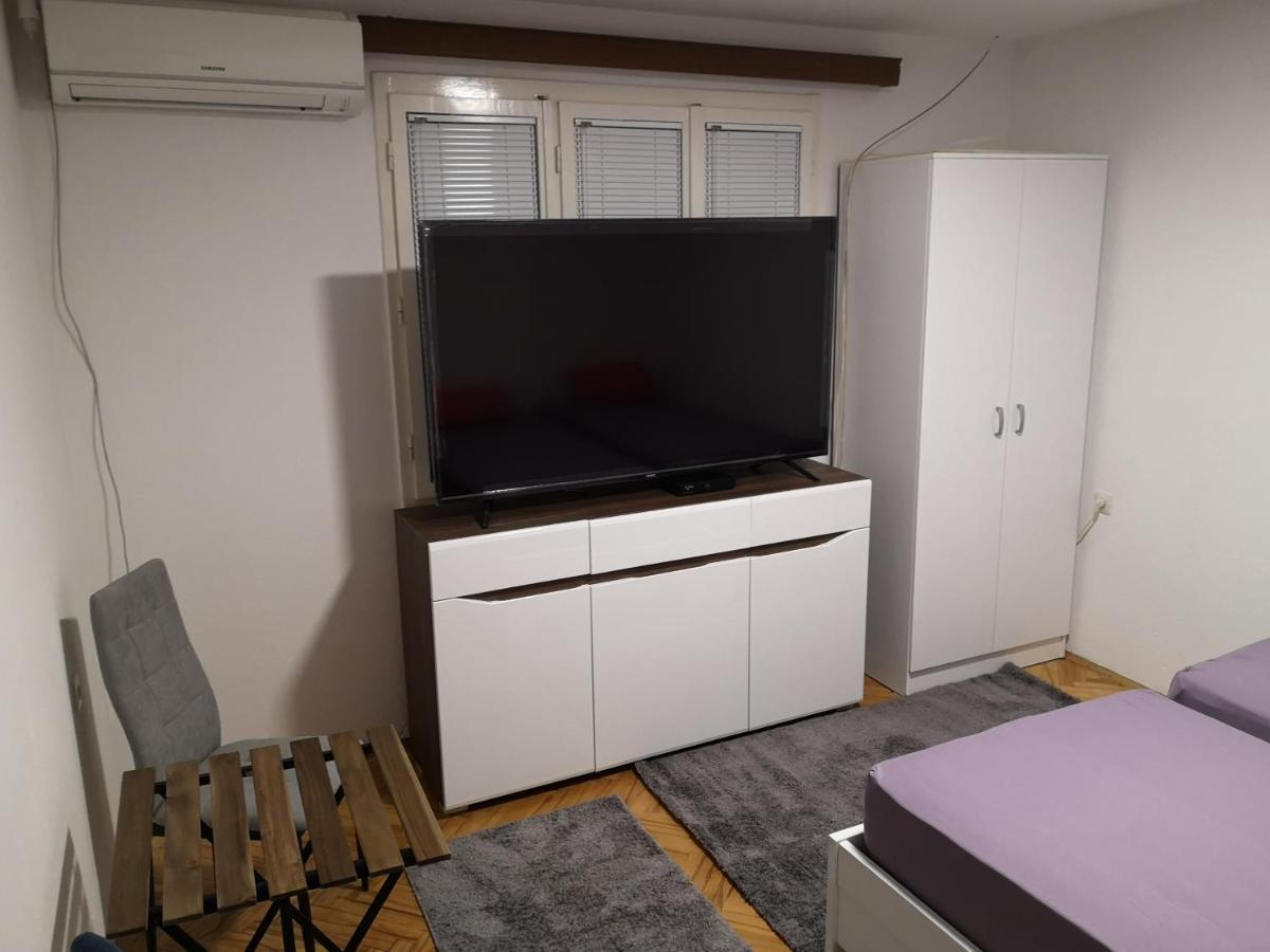 White Night Otel Üsküp Dış mekan fotoğraf